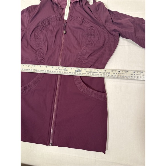 Lululemon Hooded Define Jacket Ruched Nulu Slim Fit Size 8 BORDEAUX EXCELLENT - Picture 8 of 16